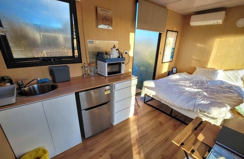 Hagley Casa | Cottesloe Summary:Se