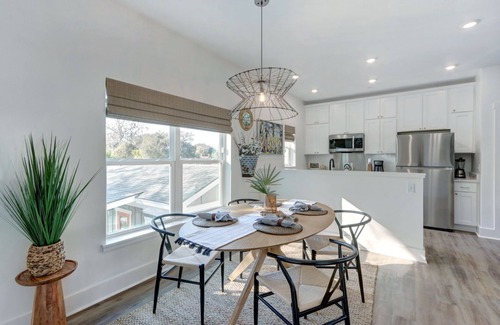 Thunderbolt Condominio | Cotton Bleu- Coastal Convenience & Close to SAV by Lucky Savannah