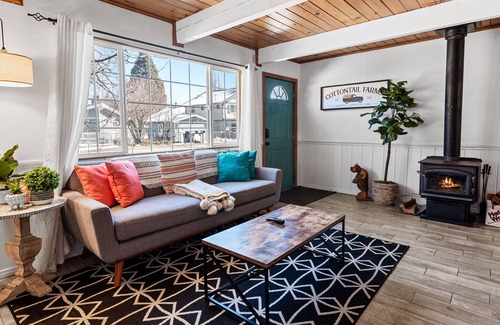 Peter Pan Cabina | CottonTail Cottage - This cabin has tons of Big Bear Charm and is a perfect mountain getaway!