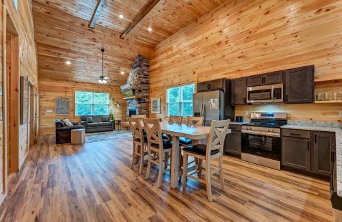 Pigeon Forge Casa | Cottontail Cottage 2BR Cabin Flat Entry Hot Tub across from Dollywood w fireworks views
