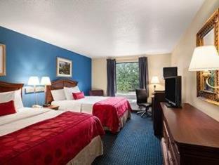 Pooler Hotel | Cottonwood Suites Savannah Hotel & Conference Center