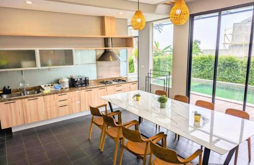 Parongpong Villa | Cottonwood Villa Zamrud - Pingpong BBQ Pool Disney
