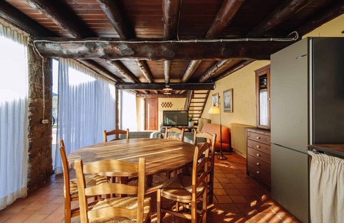Sant Pere de Torello Villa | Casa rural 'Mas Redortra' con vistas a la montaña, Wi-Fi y aire acondicionado