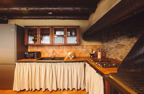 Sant Pere de Torello Villa | Casa rural 'Mas Redortra' con vistas a la montaña, Wi-Fi y aire acondicionado