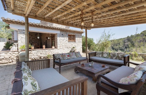 Els Hostalets de Pierola Casa | Casa rural 'La Isla Verde' con vistas a la montaña, piscina privada y Wi-Fi