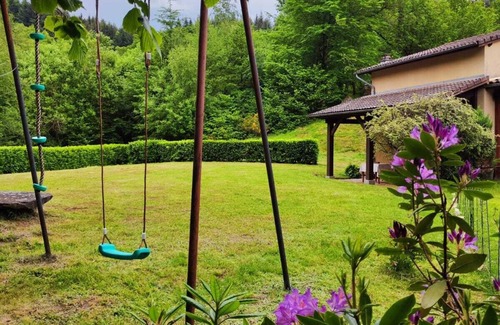 Saint-Victor-Montvianeix Casa | Country house in Livradois Forez