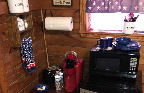 Pipe Creek Cabina | Detalles del país - Patriot Cabin