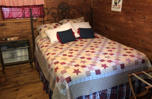 Pipe Creek Cabina | Detalles del país - Patriot Cabin