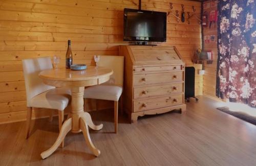 Ashwick Otro | Country Bumpkin - Romantic Couples stay in Oakhill Cabin