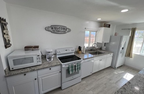 Lake Isabella Casa | Country Bungalow with Jacuzzi on over 2 Acres