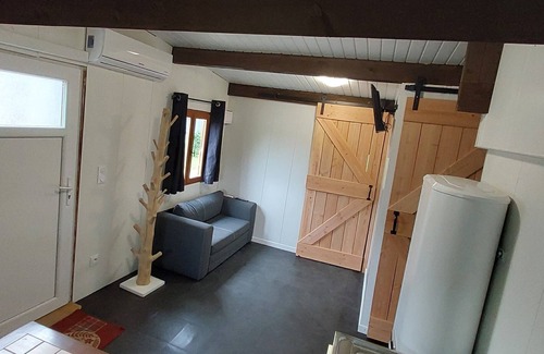 Saint-Martin-le-Mault Chalet De Esquí | Country cottage surrounded by horses, sheep and rabbits