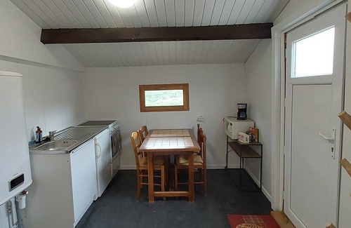 Saint-Martin-le-Mault Chalet De Esquí | Country cottage surrounded by horses, sheep and rabbits