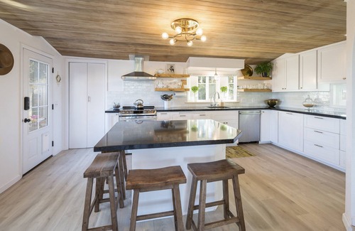 Callender Casa | Country Castle: 4 acres, Gorgeous Views, Close to Town and Ocean