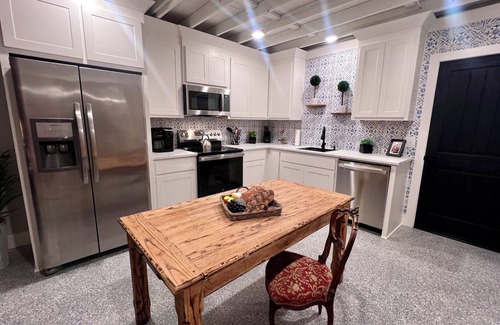 Parker County Apartamento | Country Chic 1 BR apartment on 2 acres w/charming historic patio in serene Azle