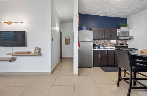 Sabana Llana Norte Apartamento | Country Club Oasis - 4BR Retreat W/ Hot Tub Bliss