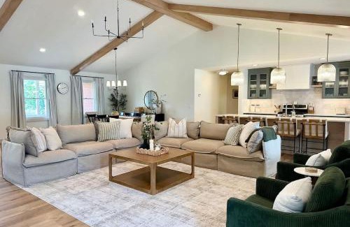 Winesburg Casa | Country Comfort with Pool Family & Groups