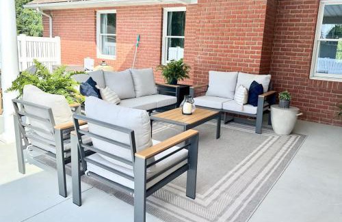 Winesburg Casa | Country Comfort with Pool Family & Groups