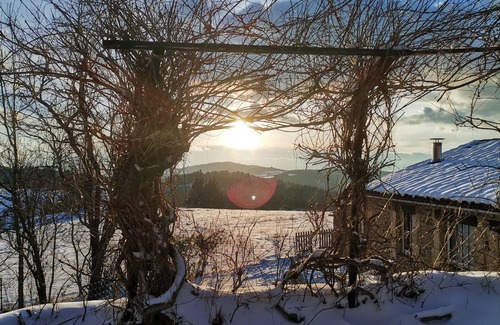 Vernet-la-Varenne Cabaña | Country cottage near a lake