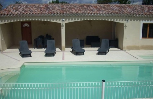 Portes-en-Valdaine Cabaña | Cómoda casa rural de cuatro habitaciones en Drôme provençale cuatro estrellas **** con piscina