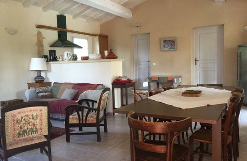 Pont-Saint-Esprit Casa | Casa de campo con piscina, para 8 personas, totalmente equipada.