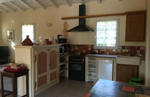 Pont-Saint-Esprit Casa | Casa de campo con piscina, para 8 personas, totalmente equipada.