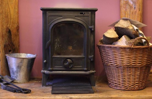 Seaham Casa | Country cottage by a stream. Seaham Seaglass area.
