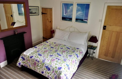 Seaham Casa | Country cottage by a stream. Seaham Seaglass area.