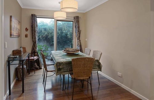 Grantville Casa | Country Cottage by The Bay