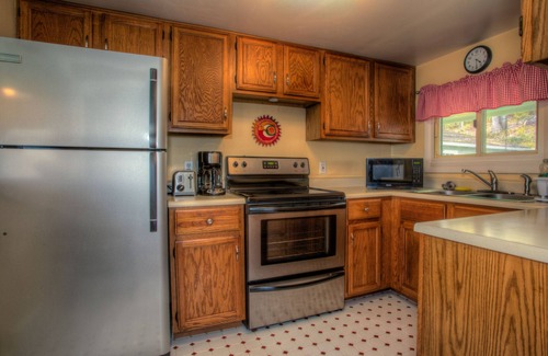 Asheville Cabaña | Country Cottage:Cozy, Clean, Private & Central LOC
