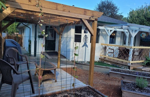Courtenay Casa | Country Cottage feel in the City!
