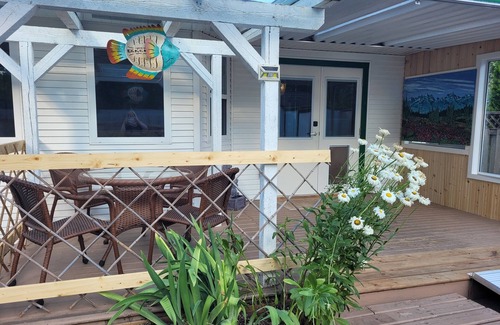 Courtenay Casa | Country Cottage feel in the City!