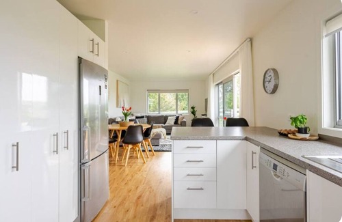 Wairakei Casa | Country Cottage in an idyllic setting and just minutes from action packed Taupō!