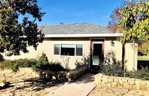 Ojai Cabaña | Country cottage just outside Ojai and close to nearby hiking trails