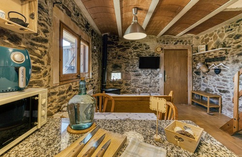 Susqueda Cabaña | Casita de campo 'La Rústika' con vistas a la montaña, jardín compartido y Wi-Fi