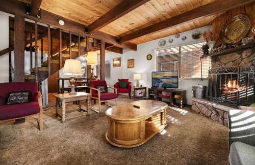 Big Bear Casa | Country Cottage - Near Hiking Trails, Fireplace, Deck, Barbecue