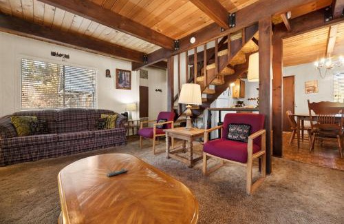 Big Bear Casa | Country Cottage - Near Hiking Trails, Fireplace, Deck, Barbecue