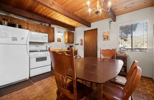 Big Bear Casa | Country Cottage - Near Hiking Trails, Fireplace, Deck, Barbecue