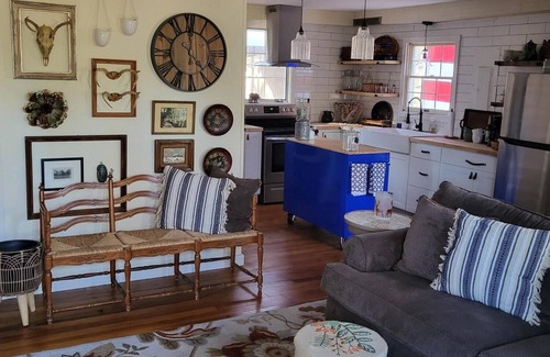 Mountainhome Cabaña | Country cottage on historic property with lake, walking trails close to town.