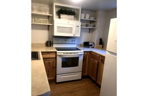 Meredith Cabaña | Country Cottage Short Walk to Downtown Meredith!