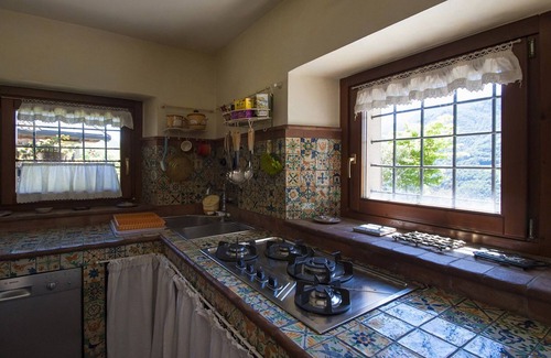 Ranzanico Casa | Country cottage, stone cottage on garden with lake view, apartment.