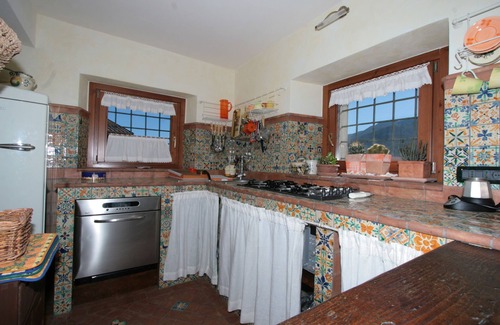 Ranzanico Casa | Country cottage, stone cottage on garden with lake view, apartment.