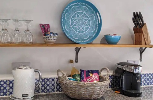 Widemouth Bay Cabaña | Country Cottage with Hot tub - perfect Cornish escape