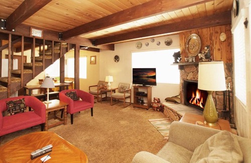 Big Bear Casa | Country Cottage - Wonderful home-feel cabin! Rock Fireplace!