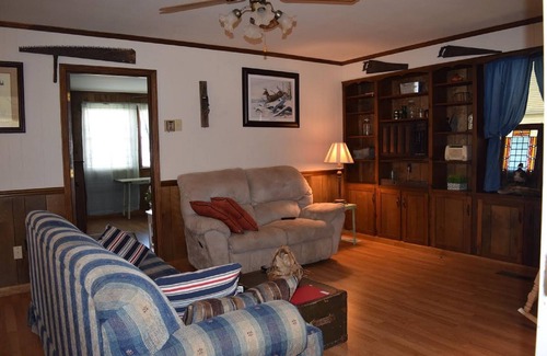 Cookeville Casa | Country Creek lado Cottage; Verdadera vida fácil de Tennessee cerca de todo