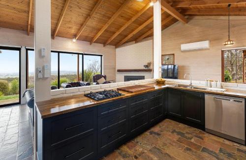 Bridge Creek Casa | Country Escape on 23 Acres - 3BR Home with Panoramic Views