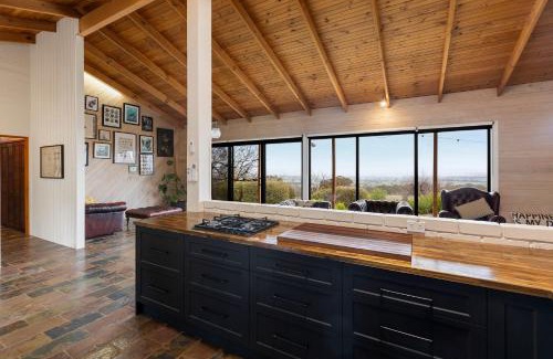 Bridge Creek Casa | Country Escape on 23 Acres - 3BR Home with Panoramic Views