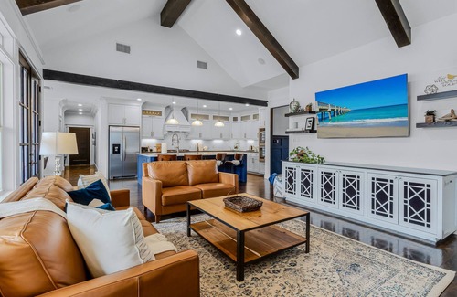 Lindale Casa | Country estate - pool, outdoor kitchen, home theater, game room, porches