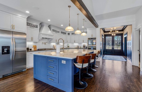 Lindale Casa | Country estate - pool, outdoor kitchen, home theater, game room, porches