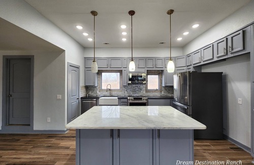 Era Otro | Country Feel in City Limits , Quiet and Vibrant Ranch Home
