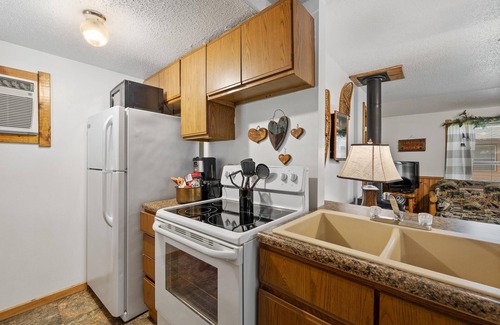 Rapid City Cabina | Country Feel - In Town Appeal Cottage - In Rapid City On Canyon Lake Thirty Minutes from Mt Rushmore